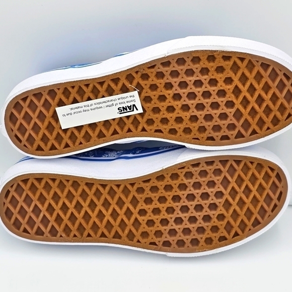 🆕Van's Big Kids 'Snowflakes - Winter Wonderland Blue' Classic Slip-On LTD ED - Picture 3 of 8
